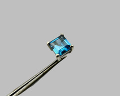 SINGLE BLUE DREAM STUD TOPAZ AND WHITE GOLD